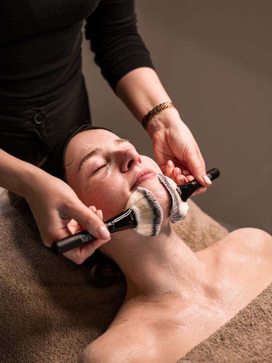 Gezichtsbehandeling bij Skin and Glow
