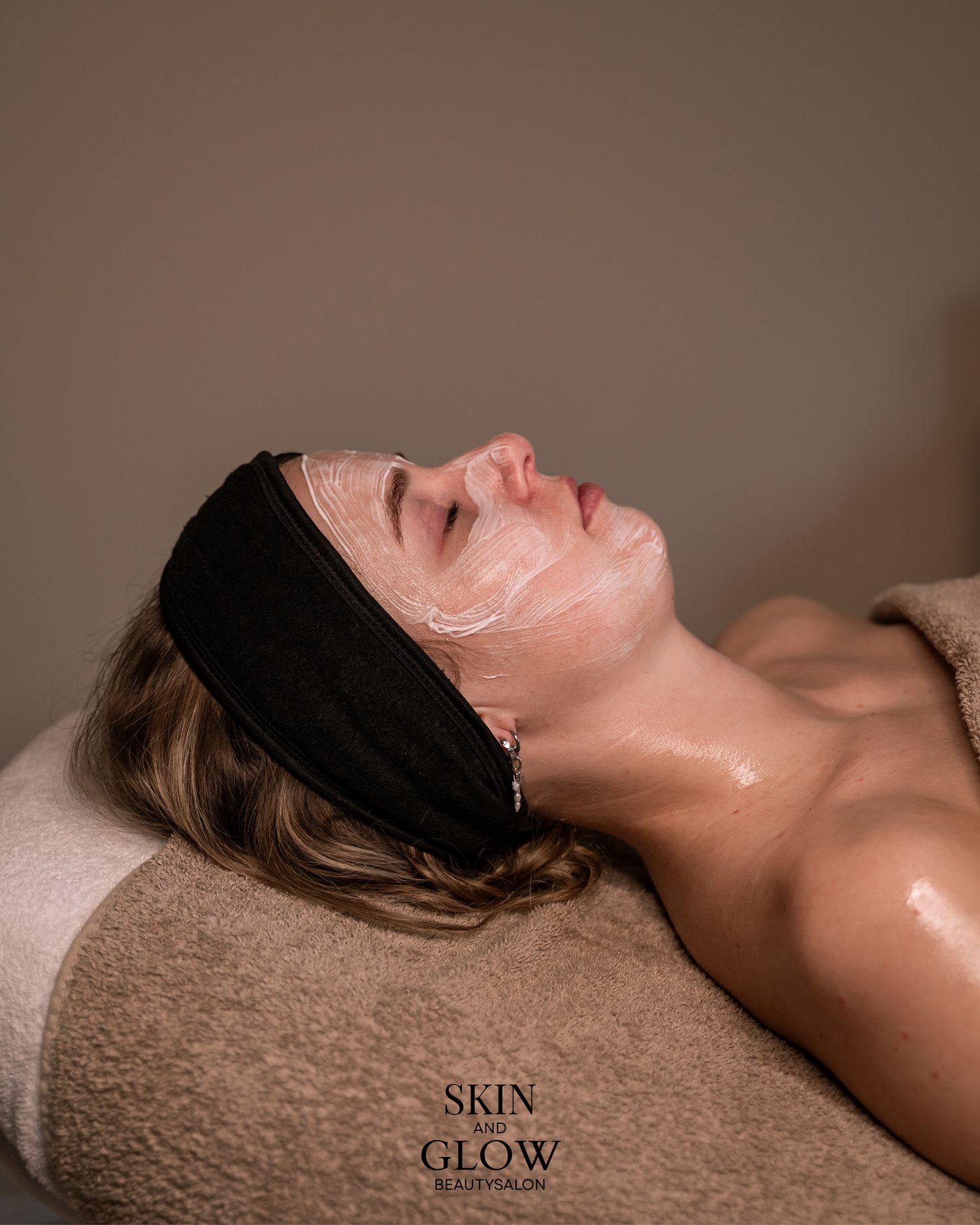 Verzorgende gezichtsbehandeling bij Skin and Glow