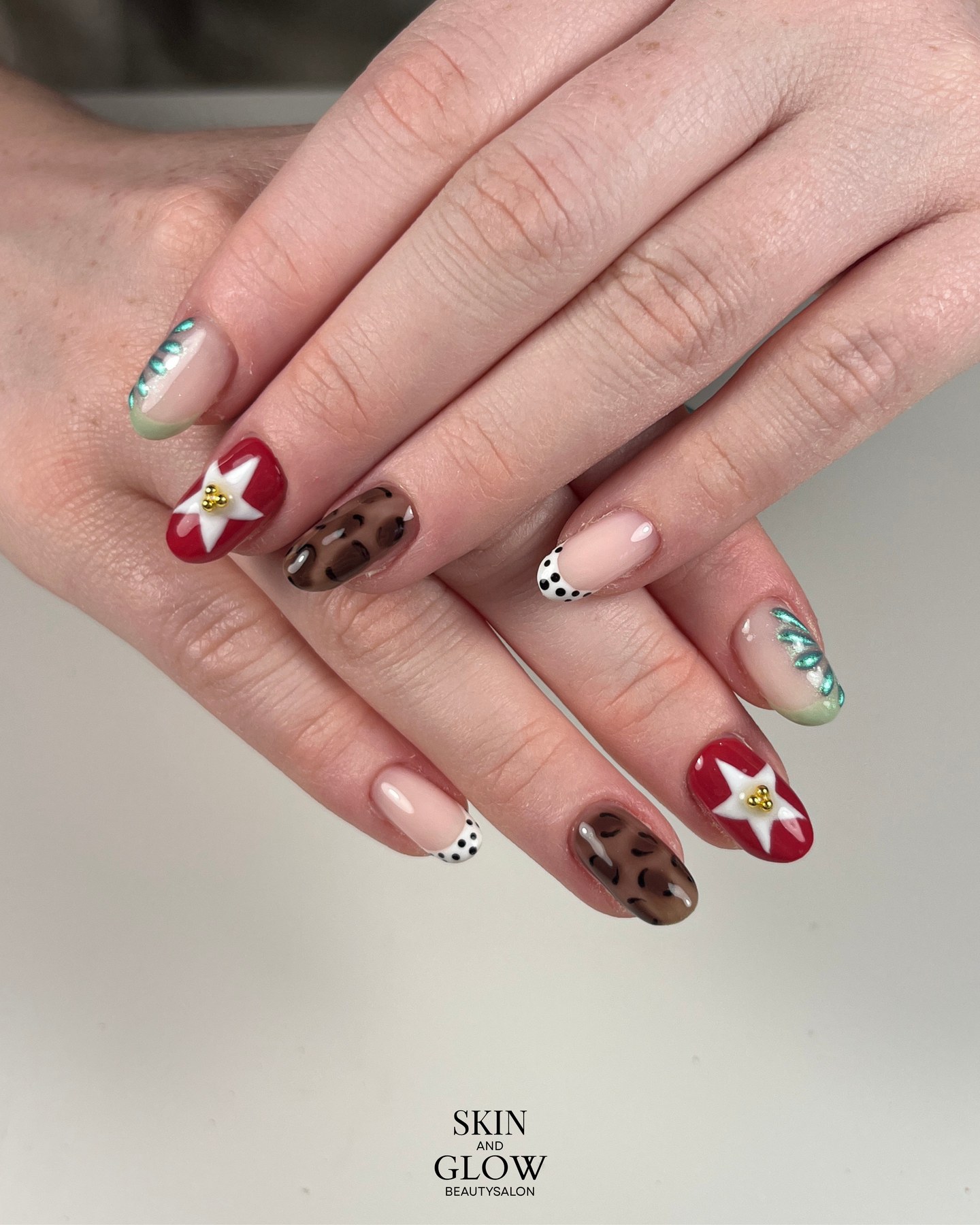 BIAB nagels met opvallende nailart en kleine details